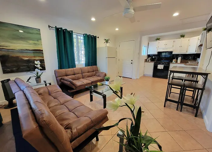 Beverlywood 2-Bedroom Suite - 5 Minutes To Rodeo Drive