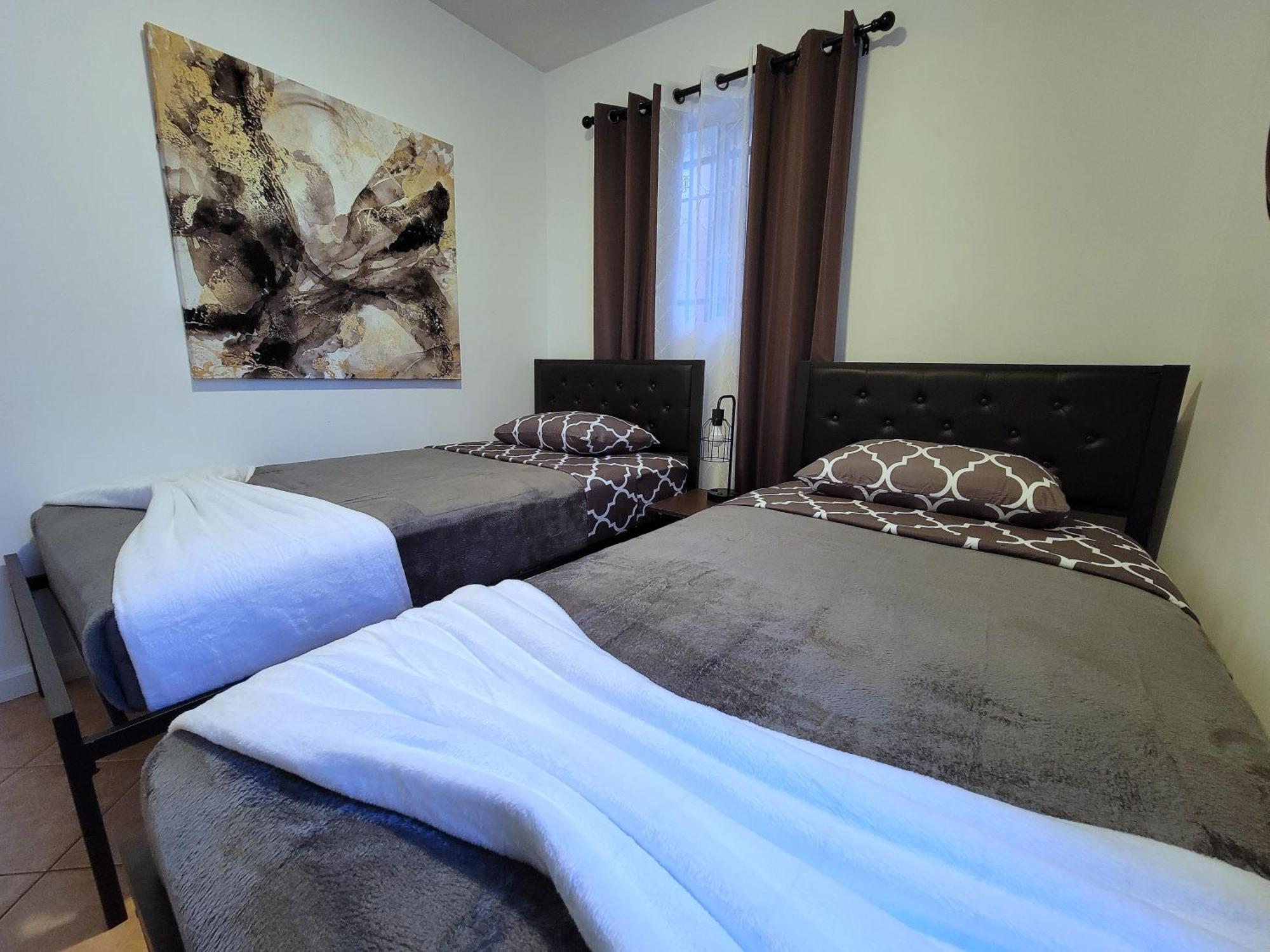 Beverlywood 2-bedroom - 5 Minutes To Rodeo Drive